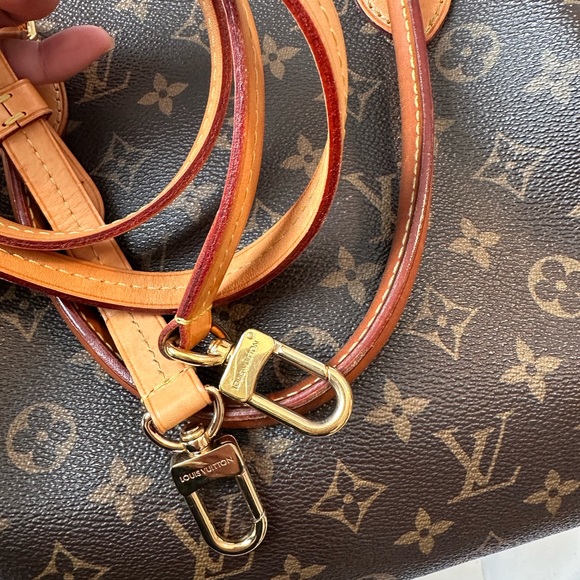 Authentic Louis Vuitton Turenne MM Monogram dust bag and box included. Well-kept - Picture 4 of 15